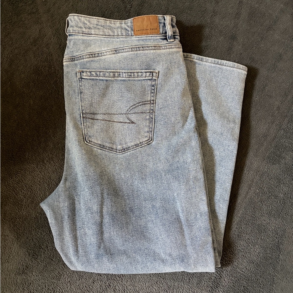 American Eagle Mom Strait Jean